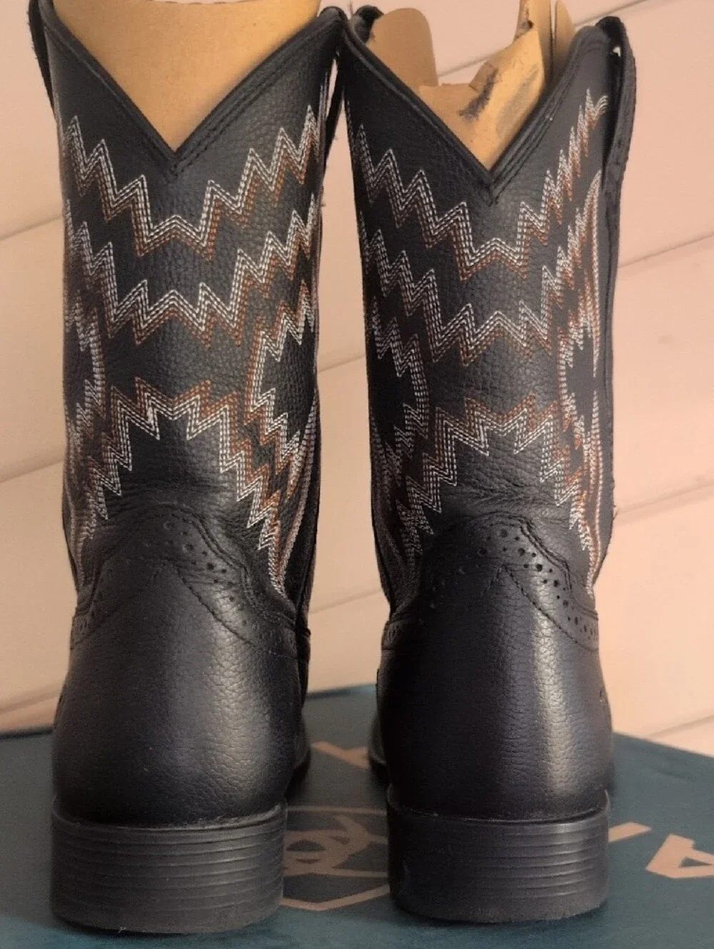Ariat Black Kids' Western Pull-On Boots 5.5 Used Contrast Stitching Cowboy Ranch